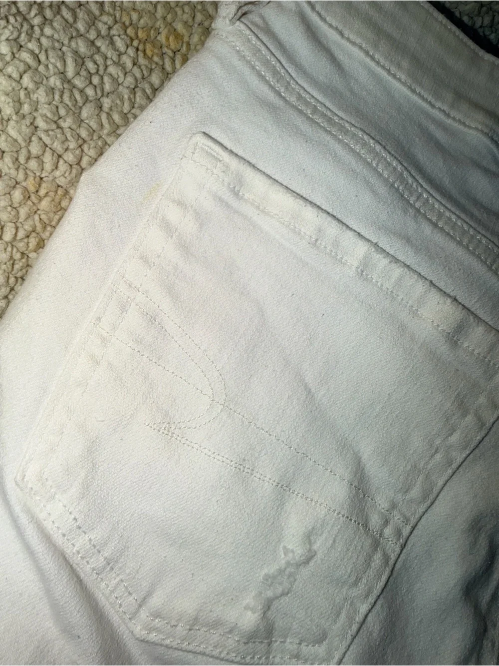 American Eagle White Distressed Denim Shorts – Size 10